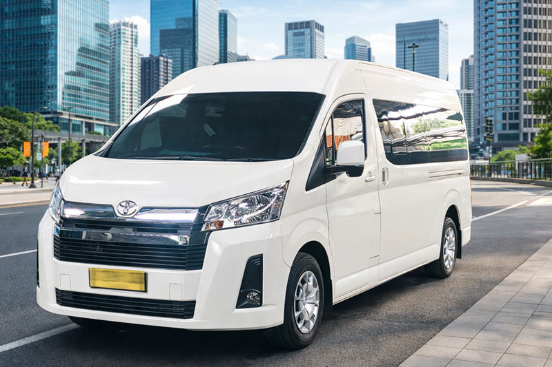 hiace commuter atau premio